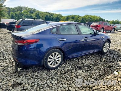 Trzecie zdjęcie samochodu z tyłu: 2018 KIA OPTIMA S VIN:5XXGT4L3XJG208275 - miniatura