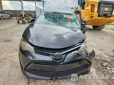 Piąte zdjęcie samochodu w środku: 2018 TOYOTA COROLLA LE VIN:5YFBURHE8JP832579 - miniatura