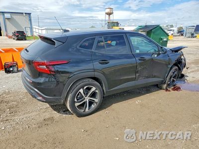 Trzecie zdjęcie samochodu z tyłu: 2026 CHEVROLET TRAX 1RS VIN:KL77LGEP9TC199540 - miniatura