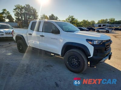 Czwarte zdjęcie samochodu z boku: 2026 CHEVROLET COLORADO TRAIL BOSS VIN:1GCPTEEK6T1117965 - miniatura