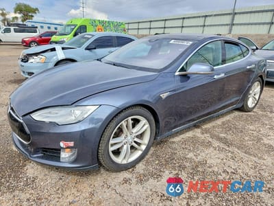 2015 TESLA MODEL S 90D 5YJSA1V28FF097383 - główne zdjęcie licytacji z USA - miniatura
