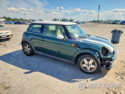Czwarte zdjęcie samochodu z boku: 2008 MINI COOPER VIN:WMWMF33588TT67714 - miniatura