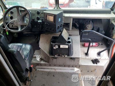 Zdjęcie 8 z 13 samochodu: 2017 FREIGHTLINER MT55 CHASSIS DELIVERY TRUCK VIN:4UZAARDU1HCJB8885 - miniatura