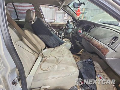Zdjęcie 7 z 12 samochodu: 2010 MERCURY GRAND MARQUIS LS VIN:2MEBM7FV6AX619244 - miniatura