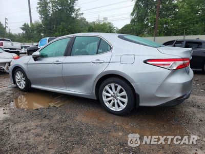 Drugie zdjęcie samochodu z przodu: 2018 TOYOTA CAMRY LE VIN:4T1B11HK0JU647487 - miniatura