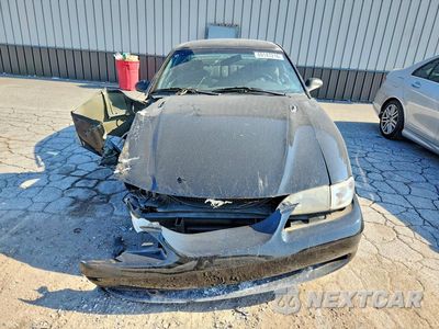 Piąte zdjęcie samochodu w środku: 1998 FORD MUSTANG VIN:1FAFP4049WF102795 - miniatura