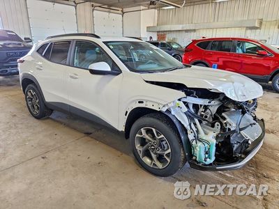 Czwarte zdjęcie samochodu z boku: 2026 CHEVROLET TRAX 1LT VIN:KL77LHEP4TC186572 - miniatura