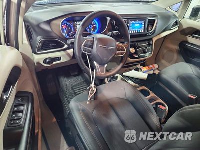 Zdjęcie 8 z 13 samochodu: 2019 CHRYSLER PACIFICA L VIN:2C4RC1AG8KR666340 - miniatura