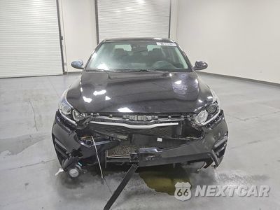 Piąte zdjęcie samochodu w środku: 2021 KIA FORTE LXS VIN:3KPF24ADXME329928 - miniatura