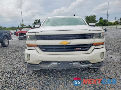 Piąte zdjęcie samochodu w środku: 2018 CHEVROLET SILVERADO K1500 LT VIN:3GCUKRECXJG167126 - miniatura