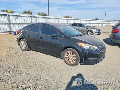 Czwarte zdjęcie samochodu z boku: 2014 KIA FORTE LX VIN:KNAFX4A66E5101499 - miniatura