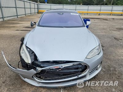 Piąte zdjęcie samochodu w środku: 2015 TESLA MODEL S VIN:5YJSA1E4XFF113990 - miniatura