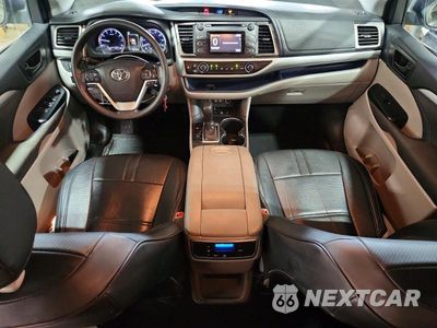 Zdjęcie 8 z 13 samochodu: 2018 TOYOTA HIGHLANDER LE VIN:5TDBZRFH7JS494050 - miniatura
