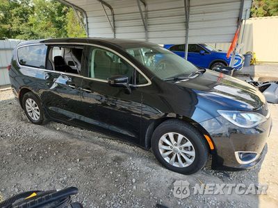 Czwarte zdjęcie samochodu z boku: 2019 CHRYSLER PACIFICA TOURING PLUS VIN:2C4RC1FG9KR657980 - miniatura