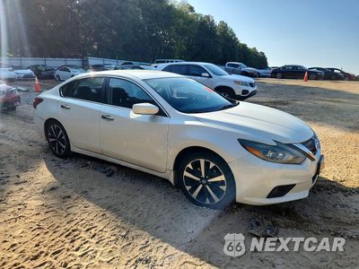 Czwarte zdjęcie samochodu z boku: 2018 NISSAN ALTIMA 2.5 SR VIN:1N4AL3AP4JC106935 - miniatura