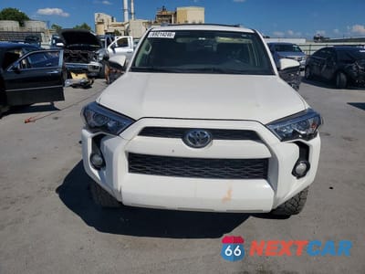 Piąte zdjęcie samochodu w środku: 2017 TOYOTA 4RUNNER SR5 VIN:JTEBU5JR1H5481412 - miniatura