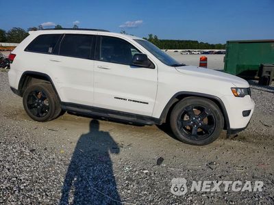 Czwarte zdjęcie samochodu z boku: 2018 JEEP GRAND CHEROKEE LAREDO VIN:1C4RJFAG1JC499829 - miniatura