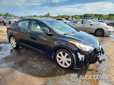 Czwarte zdjęcie samochodu z boku: 2013 HYUNDAI ELANTRA LIMITED VIN:5NPDH4AE1DH218422 - miniatura