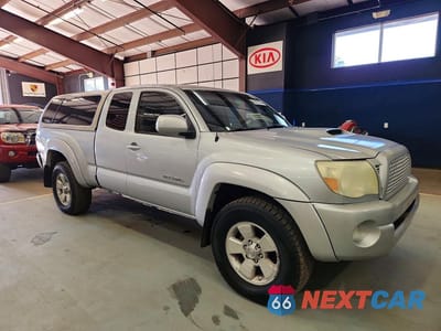 Czwarte zdjęcie samochodu z boku: 2006 TOYOTA TACOMA V6 VIN:5TEUU42N36Z150957 - miniatura