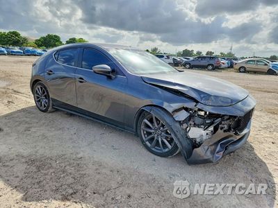 Czwarte zdjęcie samochodu z boku: 2019 MAZDA 3 PREFERRED VIN:JM1BPAMM8K1146702 - miniatura
