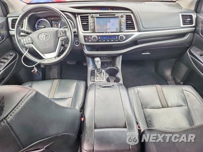 Zdjęcie 8 z 13 samochodu: 2018 TOYOTA HIGHLANDER SE VIN:5TDJZRFH0JS540765 - miniatura