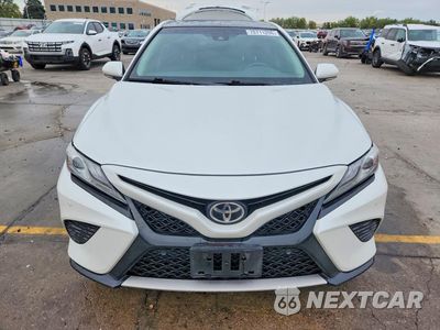 Piąte zdjęcie samochodu w środku: 2018 TOYOTA CAMRY XSE VIN:4T1B61HK4JU065409 - miniatura