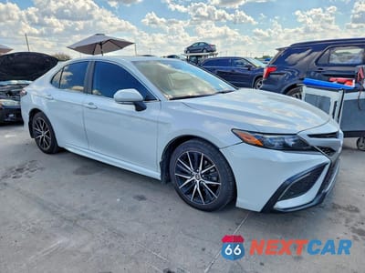 Czwarte zdjęcie samochodu z boku: 2024 TOYOTA CAMRY HYBRID SE VIN:4T1S31AK2RU060692 - miniatura