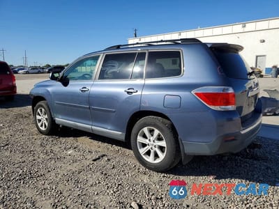 Drugie zdjęcie samochodu z przodu: 2012 TOYOTA HIGHLANDER BASE VIN:5TDBK3EH3CS159521 - miniatura