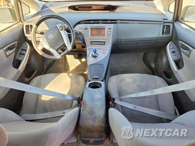 Zdjęcie 8 z 12 samochodu: 2015 TOYOTA PRIUS TWO VIN:JTDKN3DU6F0476402 - miniatura
