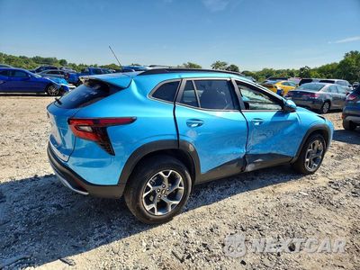 Trzecie zdjęcie samochodu z tyłu: 2026 CHEVROLET TRAX 1LT VIN:KL77LHEP7TC050095 - miniatura