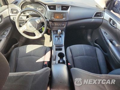 Zdjęcie 8 z 12 samochodu: 2018 NISSAN SENTRA S VIN:3N1AB7AP8JY219477 - miniatura