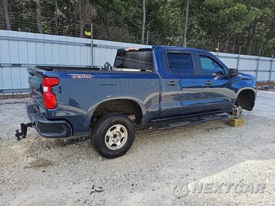 Trzecie zdjęcie samochodu z tyłu: 2021 CHEVROLET SILVERADO K1500 TRAIL BOSS CUSTOM VIN:1GCPYCEF4MZ159658 - miniatura