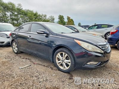 Czwarte zdjęcie samochodu z boku: 2011 HYUNDAI SONATA LIMITED VIN:5NPEC4AC9BH119622 - miniatura