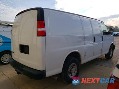 Trzecie zdjęcie samochodu z tyłu: 2021 CHEVROLET EXPRESS G2500 VIN:1GCWGAF74M1163783 - miniatura