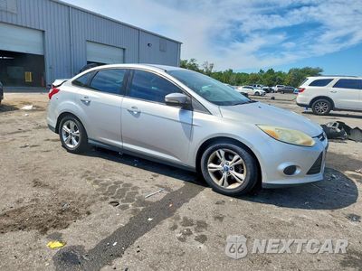 Czwarte zdjęcie samochodu z boku: 2014 FORD FOCUS SE VIN:1FADP3F26EL147572 - miniatura