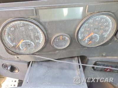 Zdjęcie 9 z 13 samochodu: 2016 FREIGHTLINER CASCADIA 125 VIN:3AKBGDD57GSGU9465 - miniatura