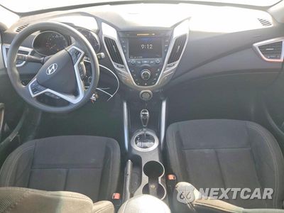 Zdjęcie 8 z 12 samochodu: 2016 HYUNDAI VELOSTER BASE VIN:KMHTC6AD2GU299482 - miniatura