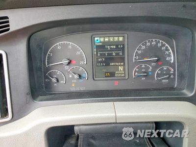 Zdjęcie 9 z 13 samochodu: 2020 FREIGHTLINER CASCADIA 126 SEMI TRUCK VIN:1FUJHHDR5LLLC7716 - miniatura