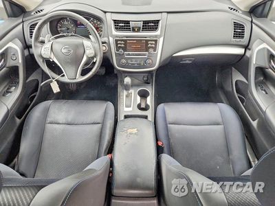 Zdjęcie 8 z 12 samochodu: 2017 NISSAN ALTIMA 2.5 SR VIN:1N4AL3AP6HC492042 - miniatura
