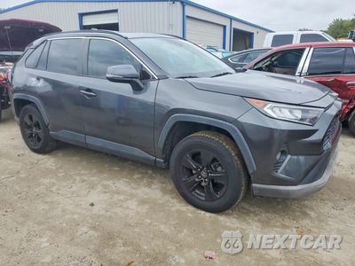 Czwarte zdjęcie samochodu z boku: 2019 TOYOTA RAV4 XLE VIN:2T3W1RFV3KW012074 - miniatura