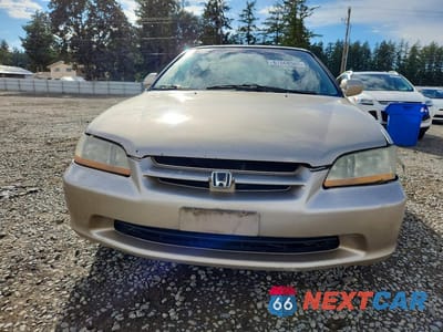 Piąte zdjęcie samochodu w środku: 2000 HONDA ACCORD SE VIN:1HGCG5679YA080447 - miniatura