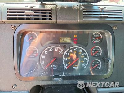 Zdjęcie 9 z 12 samochodu: 2014 FREIGHTLINER CASCADIA SEMI TRUCK VIN:1FUBGAD48ELFB1671 - miniatura