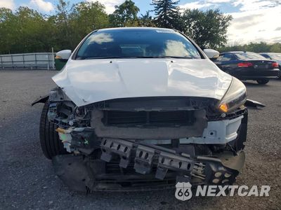Piąte zdjęcie samochodu w środku: 2016 FORD FOCUS ST VIN:1FADP3L9XGL257691 - miniatura