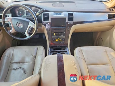 Zdjęcie 8 z 13 samochodu: 2010 CADILLAC ESCALADE ESV LUXURY VIN:1GYUKHEF8AR138349 - miniatura