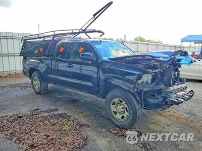 Czwarte zdjęcie samochodu z boku: 2023 TOYOTA TACOMA SR VIN:3TYRZ5CN5PT033685 - miniatura