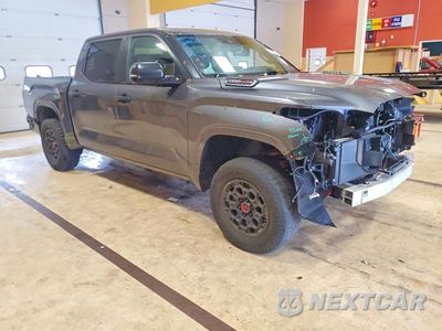 Czwarte zdjęcie samochodu z boku: 2024 TOYOTA TUNDRA TRD PRO HV VIN:5TFPC5DB2RX083885 - miniatura