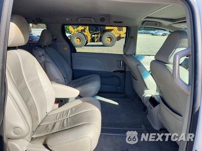 Zdjęcie 11 z 13 samochodu: 2011 TOYOTA SIENNA XLE 8-PASSENGER VIN:5TDYK3DC0BS001815 - miniatura