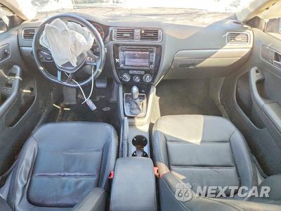 Zdjęcie 8 z 12 samochodu: 2015 VOLKSWAGEN JETTA TDI VIN:3VWLA7AJ0FM325471 - miniatura