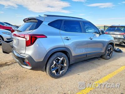 Trzecie zdjęcie samochodu z tyłu: 2025 KIA SELTOS EX VIN:KNDERCAA6S7775191 - miniatura