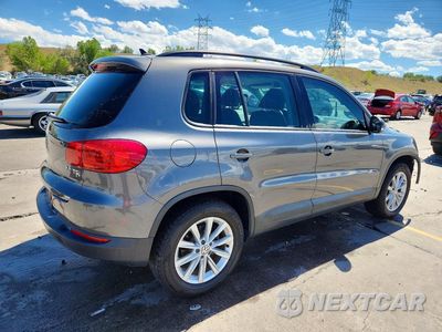 Trzecie zdjęcie samochodu z tyłu: 2015 VOLKSWAGEN TIGUAN S VIN:WVGAV7AX2FW596417 - miniatura